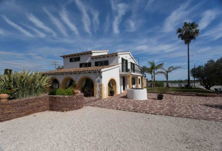 Fachada de la casa Abbey Properties
