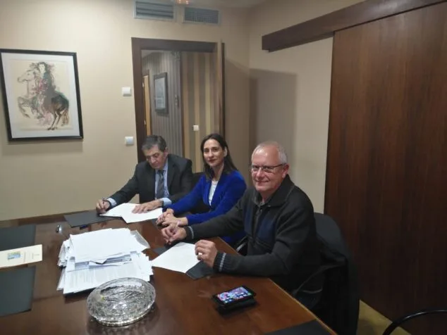 firma del acuerdo de compra del solar del antoguo ambulatorio