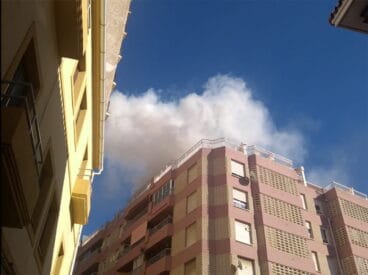 Incendio Calle Calderón humo