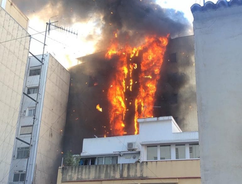 Incendio en un edificio de Dénia