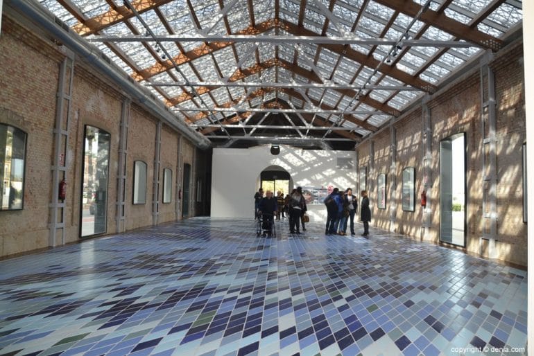 Interior del edificio de la lonja de Dénia