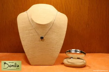 Joyería Relojería Bonilla y Argent Showroom cesta
