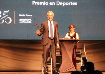 juan carlos perez nadal recoje su premio