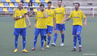 jugadores del cd denia antes de un partido