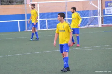 jugadores del cd denia durante el choque