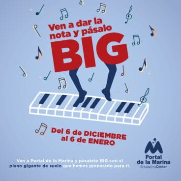piano gigante en portal de la marina