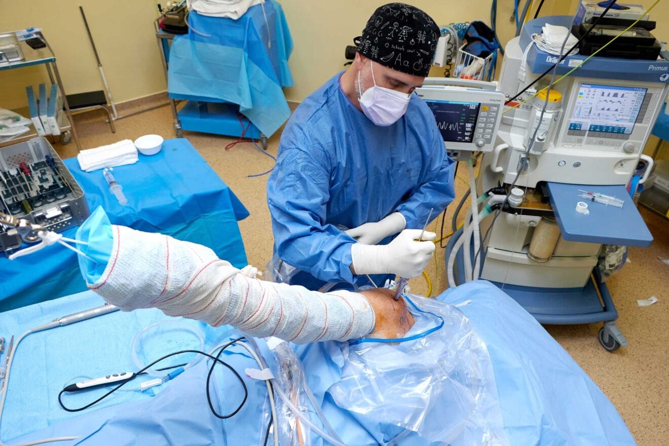 Profesionales de traumatología e implantología dental