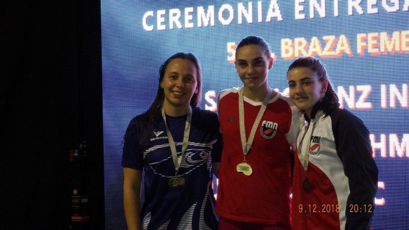 Sara Vázquez con la medalla