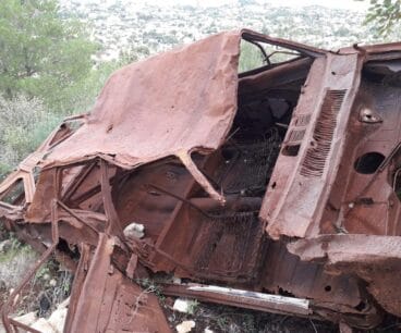 Vehículo abandonado en el Montgó