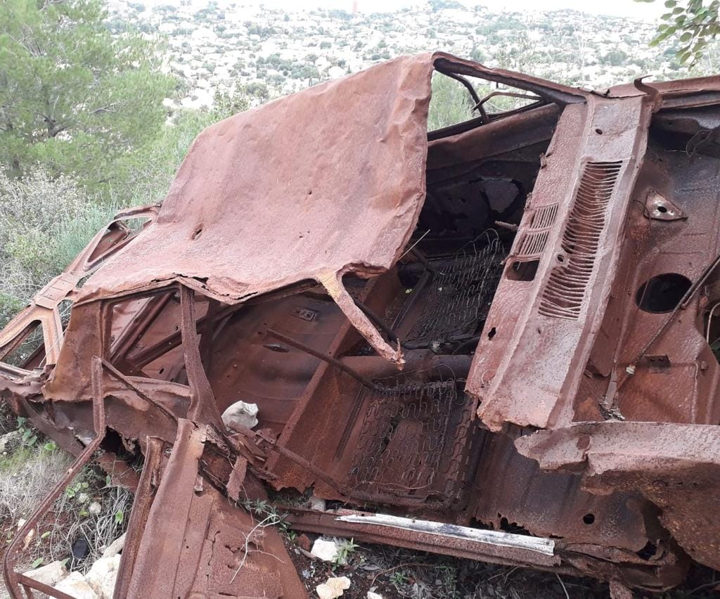vehiculo abandonado en el montgo