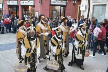 04 Visita de los Carteros Reales a Dénia 2019 – Llegada al Ayuntamiento