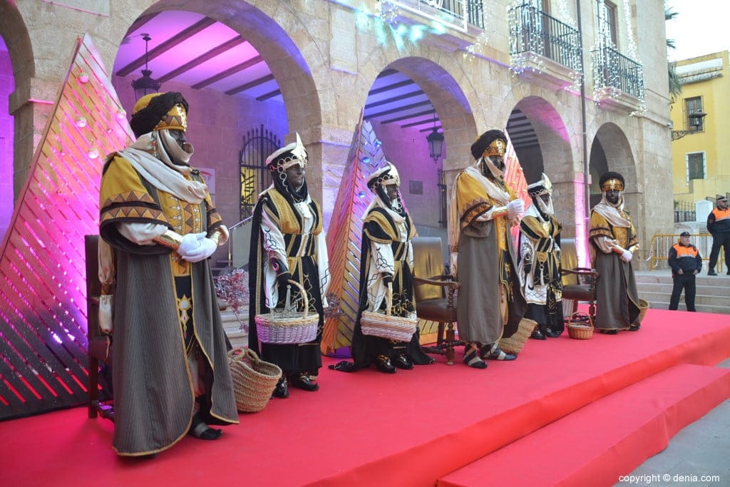 06 visita de los carteros reales a denia 2019 llegada de los emisarios reales