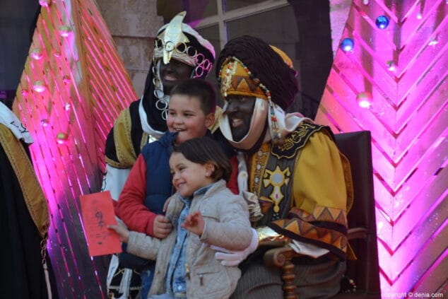 12 visita de los carteros reales a denia 2019 ninos y ninas