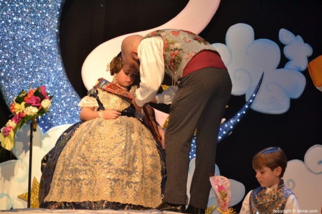 15 presentacion infantil oeste 2019 imposicion del distintivo de la falla