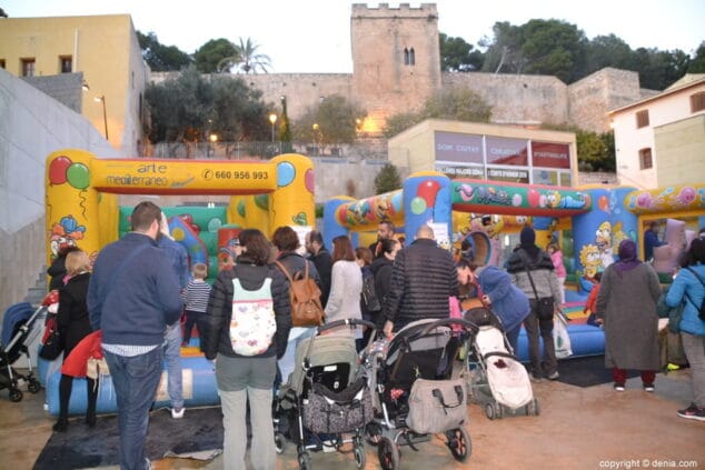 17 visita de los carteros reales a denia 2019 hinchables infantiles