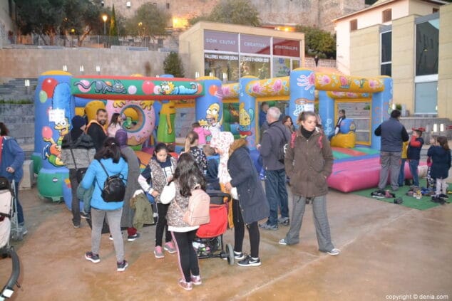 18 visita de los carteros reales a denia 2019 hinchables infantiles