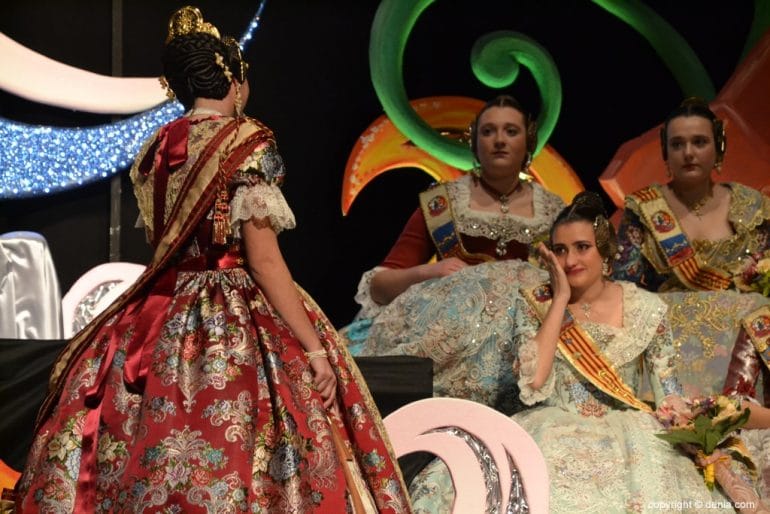 Presentación Oeste 2019 - Cristina hablando a su hermana
