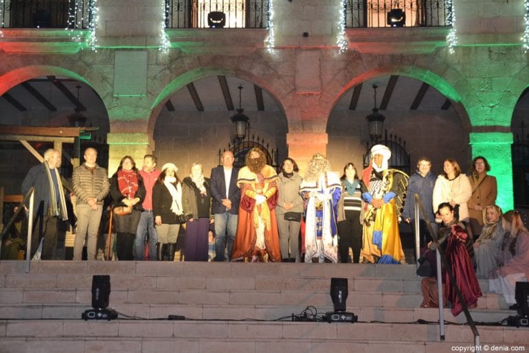 Cabalgata Reyes Magos Dénia 2019 - Los reyes con las autoridades locales