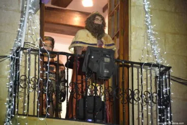 Cabalgata Reyes Magos Dénia 2019 – Gaspar desde el balcón