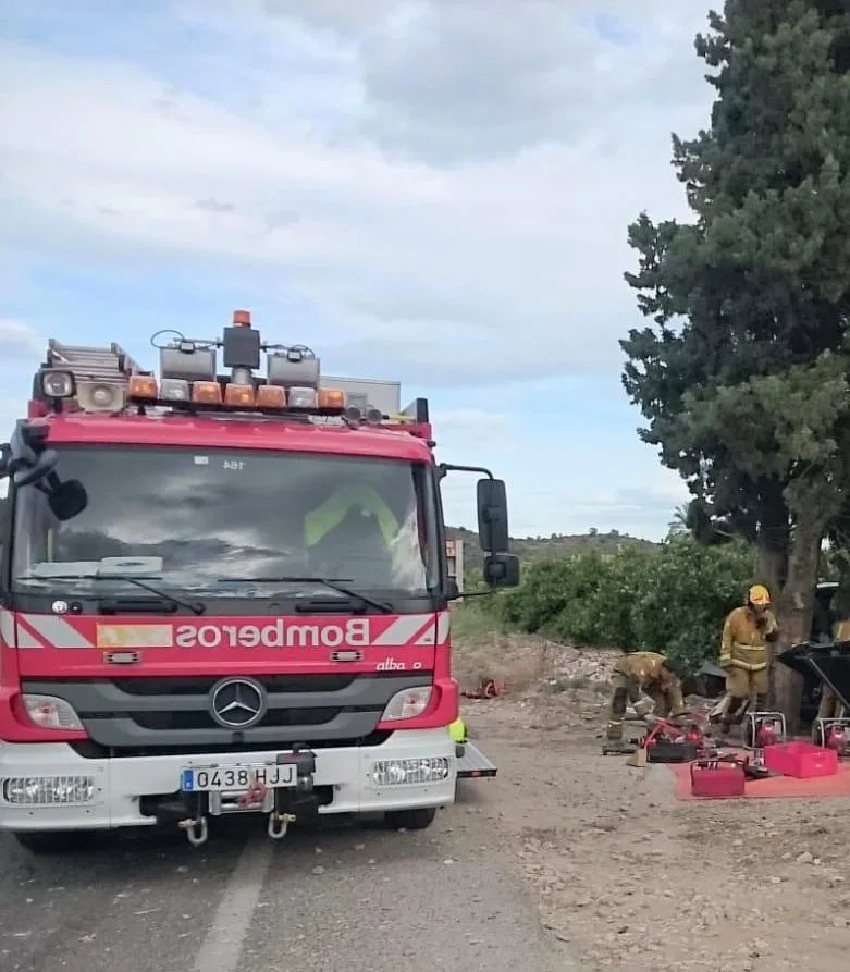 Un hombre fallece al volcar su coche y chocar contra un árbol en la CV 715 1 accidente mortal en pego