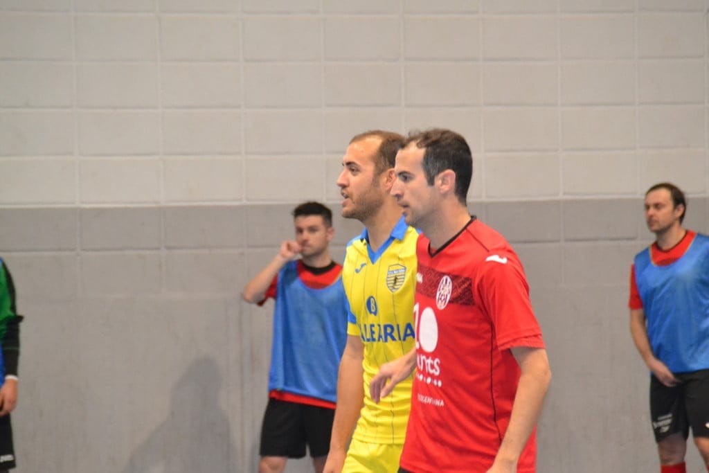 blai con su marcador muy cerca