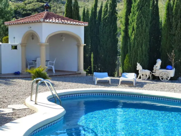 Stella Inmo Consulting te ofrece un estupendo chalet con piscina privada rodeado de naturaleza 6 chalet de tres dormitorios stella inmo consulting