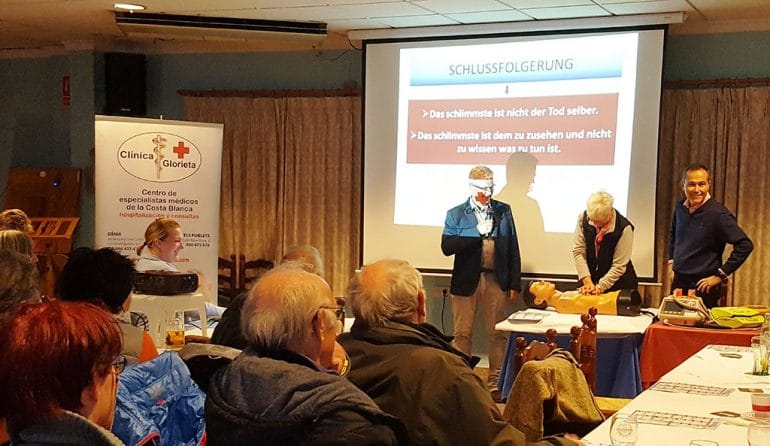 Clínica Glorieta y Euro Club Denia en una charla