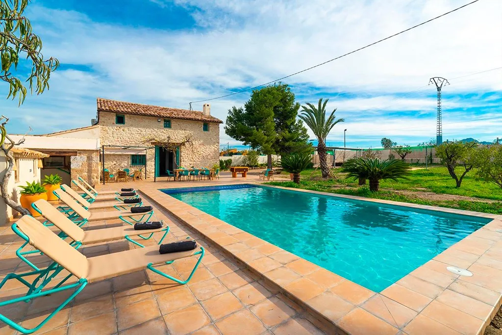 fantastica finca con piscina aguila rent a villa