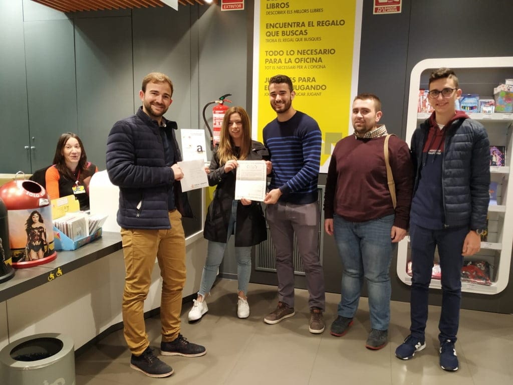 joves pv compromis la marina en la oficina de correos de denia