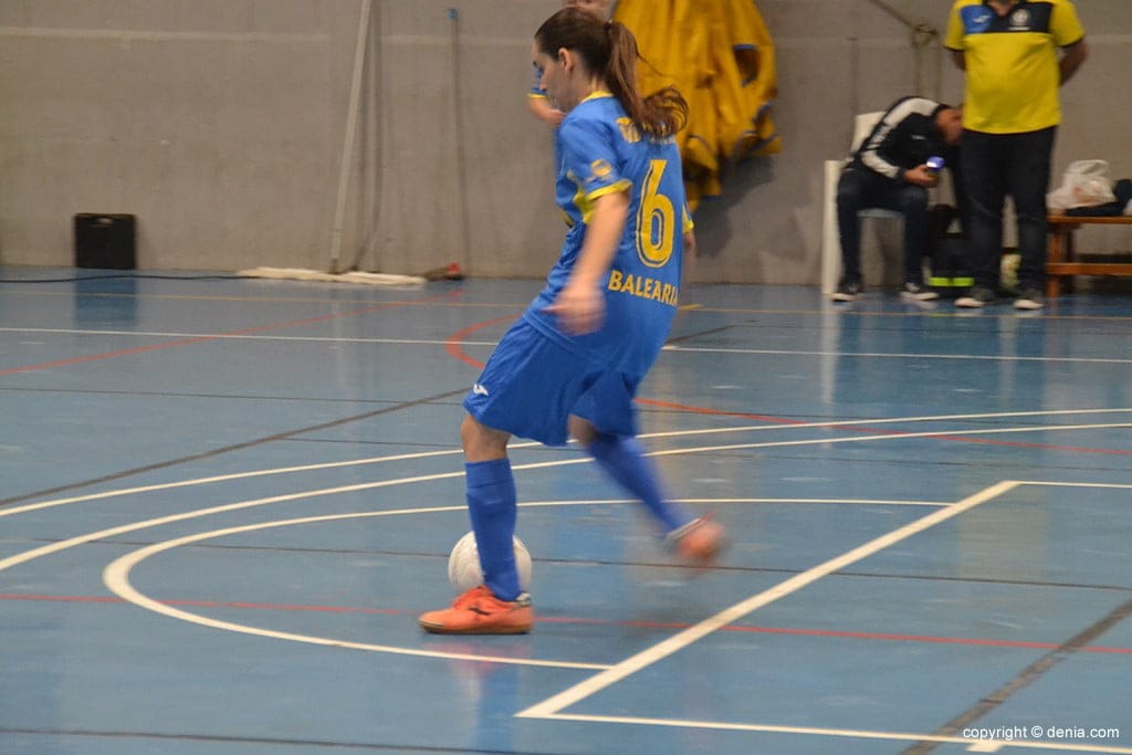 El CFS Dianense Dprint femenino lucha por el título tras ganar en Villena (3-6) 1 jugadora del cfs dianense dprint durante un choque