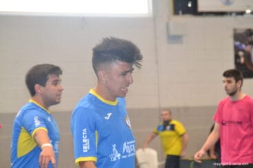 jugadores del cfs dianense rte mena durante un partido