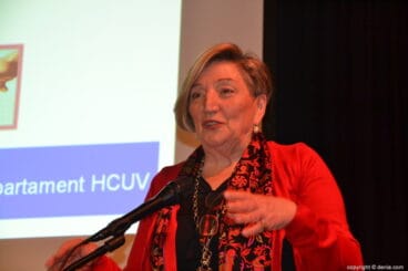 la doctora ana lluch durante una conferencia en denia