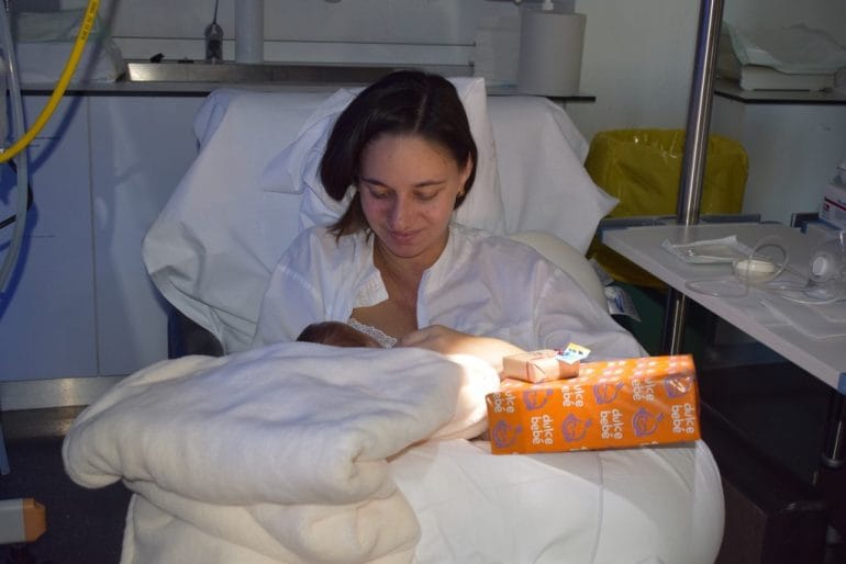 Regalo de los Reyes a un bebé recién nacido