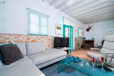 Sala de estar de la acogedora casa Aguila Rent a Villa