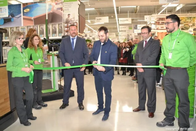 Leroy Merlin Compact llega a Ondara tras una inversión de 1.200.000 euros 6 02 leroy merlin compact ondara corte de cinta