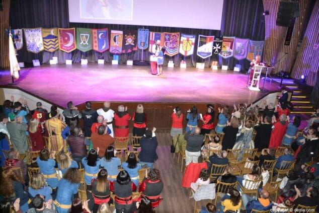 La FEMMICC homenajea a Paco Muñoz y al músico dianense Josep Marí en la presentación de capitanas durante los actos del Mig Any 2019 13 07 presentacion de capitanas mig any 2019 reconocimiento a oti redondo