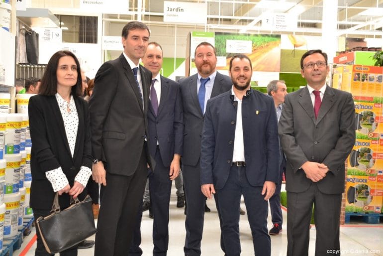 Leroy Merlín Compact Ondara - visita de los directivos y la sautoridades