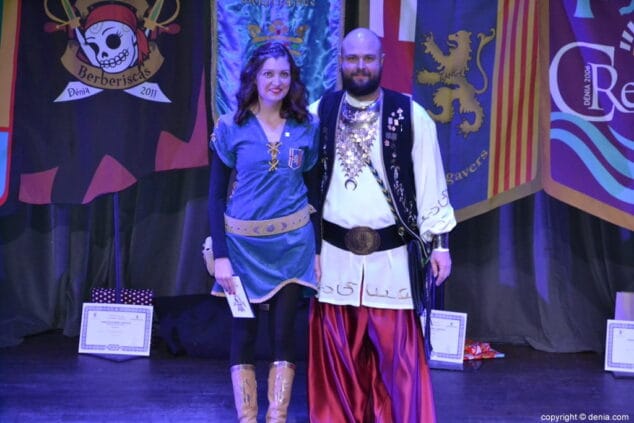 La FEMMICC homenajea a Paco Muñoz y al músico dianense Josep Marí en la presentación de capitanas durante los actos del Mig Any 2019 18 12 presentacion de capitanas mig any 2019 primer tro fila almogavers