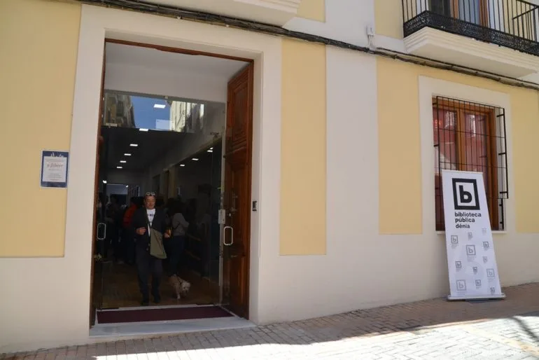 Inauguración nueva biblioteca Dénia - entrada