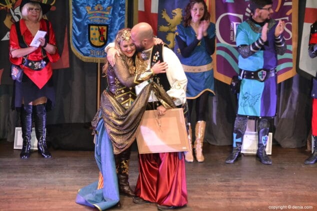 La FEMMICC homenajea a Paco Muñoz y al músico dianense Josep Marí en la presentación de capitanas durante los actos del Mig Any 2019 37 31 presentacion de capitanas mig any 2019 espe y rafa