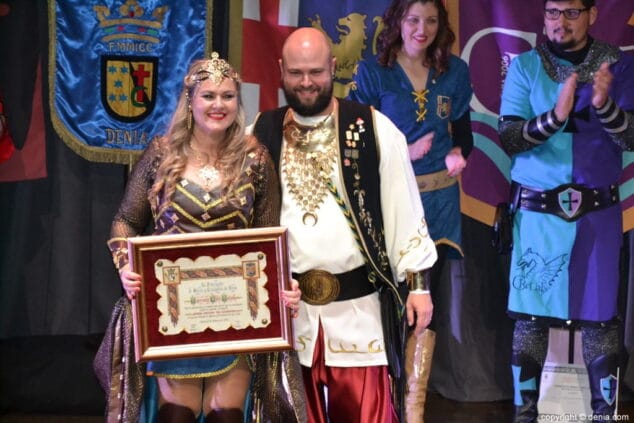 La FEMMICC homenajea a Paco Muñoz y al músico dianense Josep Marí en la presentación de capitanas durante los actos del Mig Any 2019 38 32 presentacion de capitanas mig any 2019 capitana cristiana