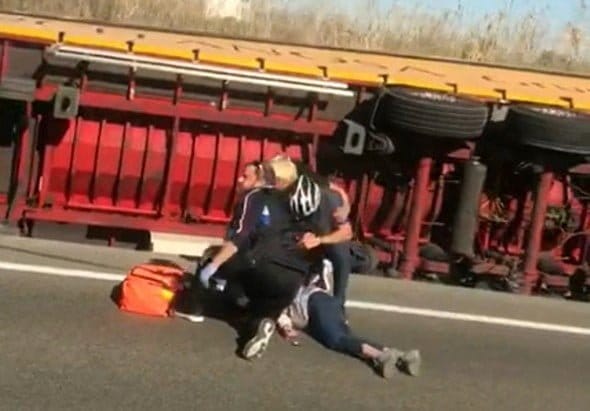accidente en la n332 entre un camion y tres ciclistas