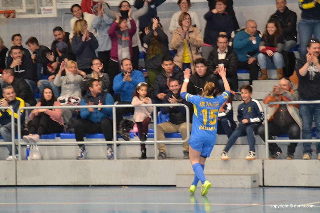 ainara celebrando su gol