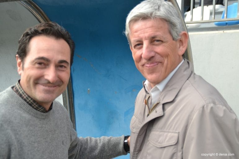 Alberto Parres saludando a Diego Miñana