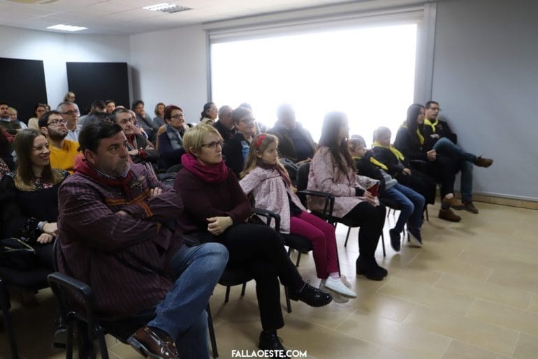Asistentes a la presentación del llibret de Oeste