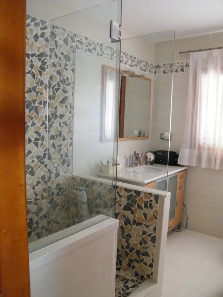 Baño reformado de Hermanos Camino