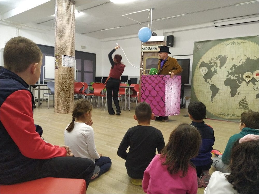 La campaña de teatro de la MACMA comienza su gira por los colegios de la comarca 2 campana de la macma para acercar el teatro a los colegios