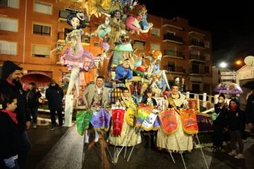 Cargos 2022 de Baix la Mar celebrando sus triunfos