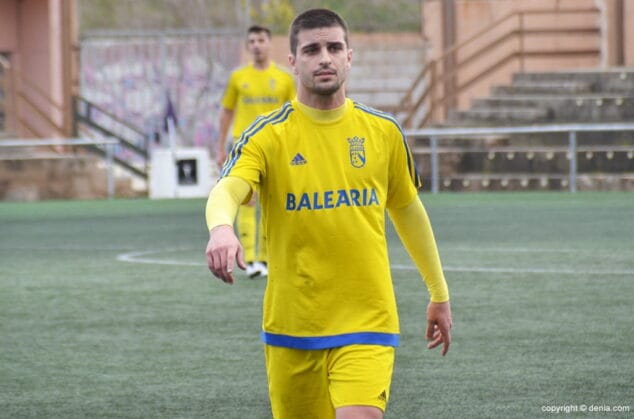 El CD Dénia doblegó a un débil UE Gandía por 2 a 0 9 cesar autor del primer gol del denia en gandia