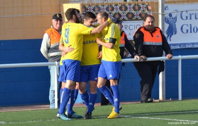 cesar celebrando su gol